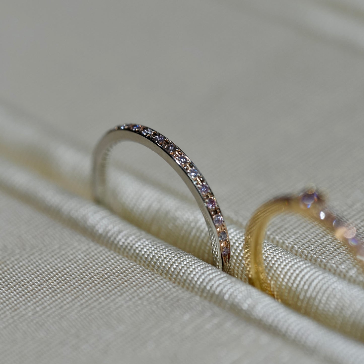 ピンクダイヤ　ハーフエタニティ　彫留め